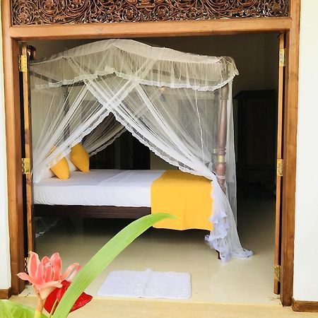 Hotel Neli guests house à Unawatuna Extérieur photo