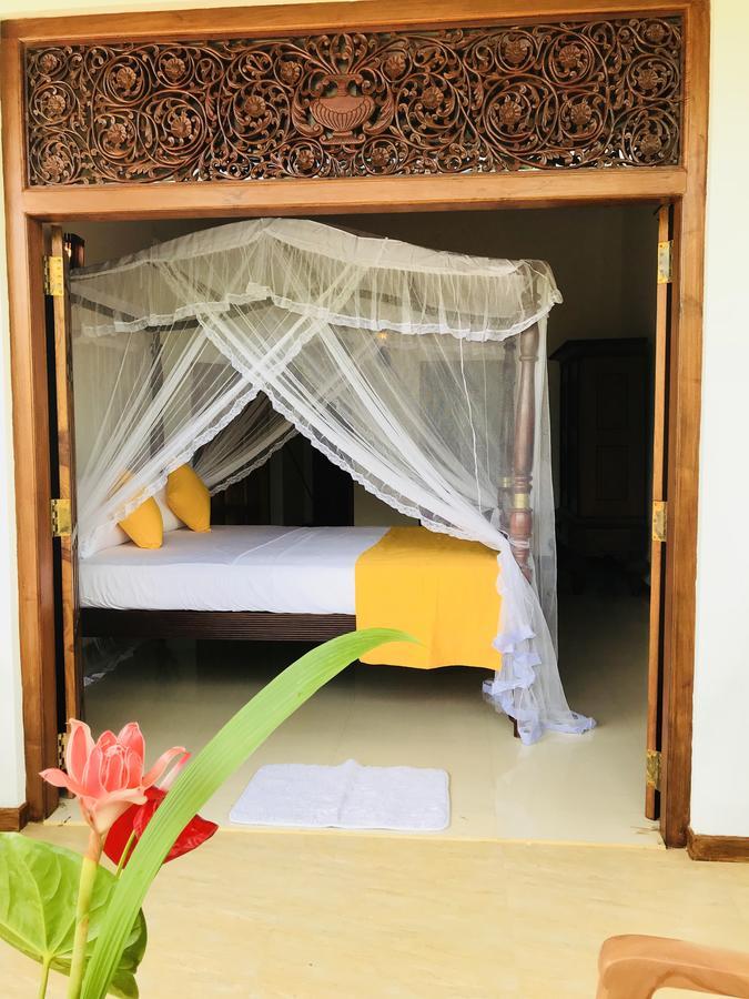 Hotel Neli guests house à Unawatuna Extérieur photo