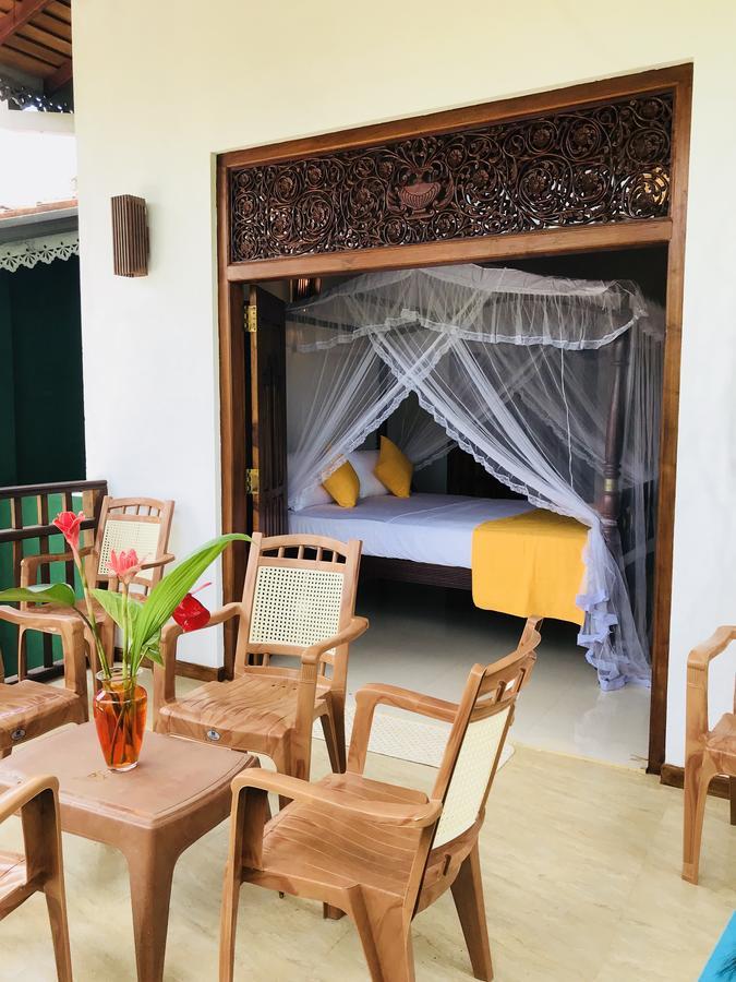 Hotel Neli guests house à Unawatuna Extérieur photo