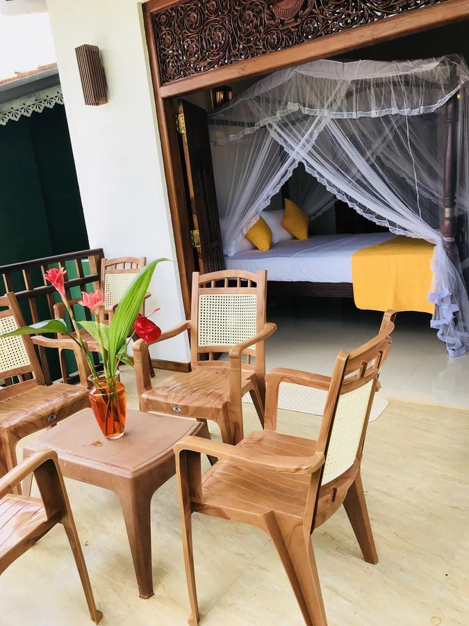 Hotel Neli guests house à Unawatuna Extérieur photo