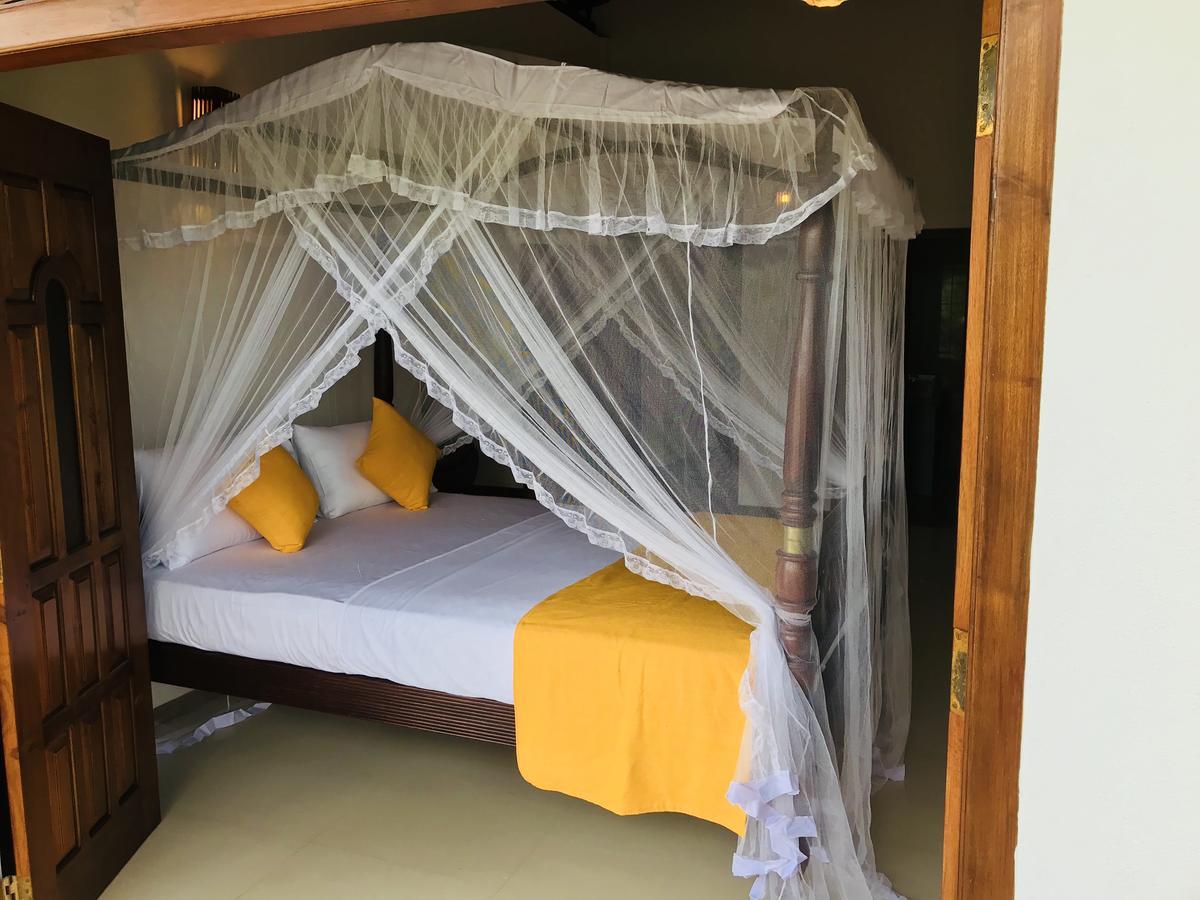 Hotel Neli guests house à Unawatuna Extérieur photo