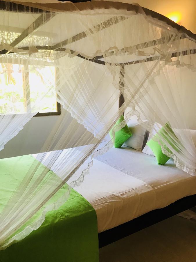 Hotel Neli guests house à Unawatuna Extérieur photo