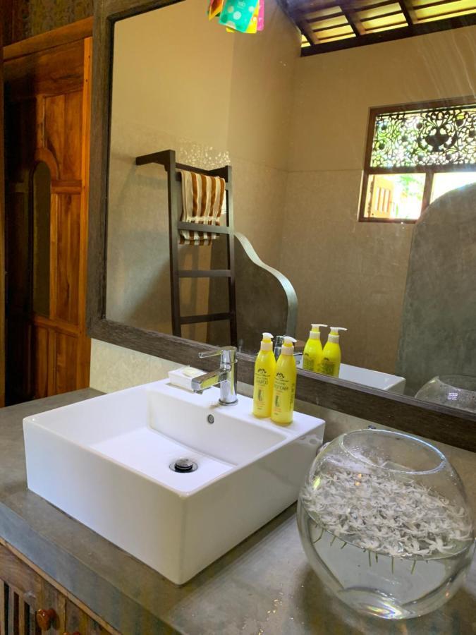 Hotel Neli guests house à Unawatuna Extérieur photo