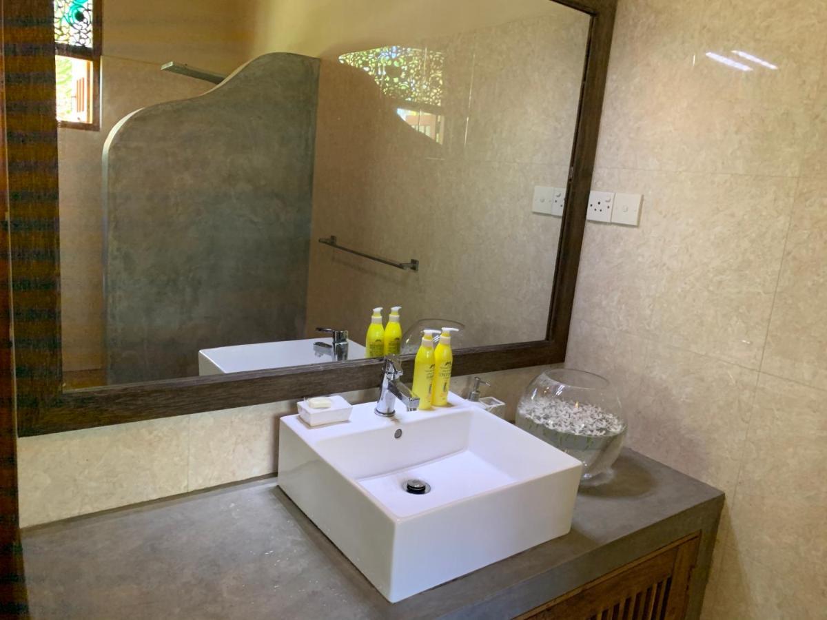 Hotel Neli guests house à Unawatuna Extérieur photo